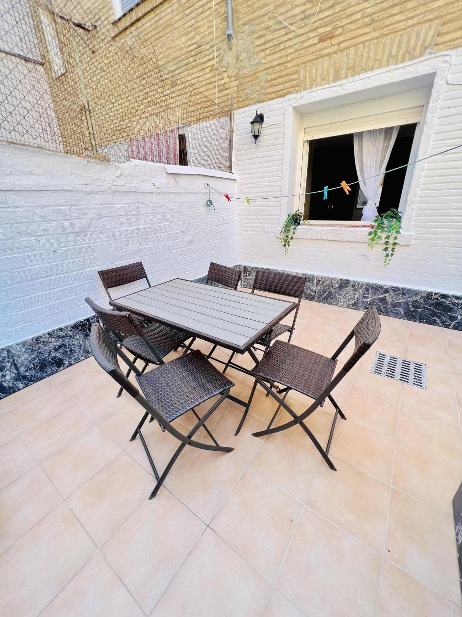 Apartamento Betty Apartment Zaragoza Exterior photo